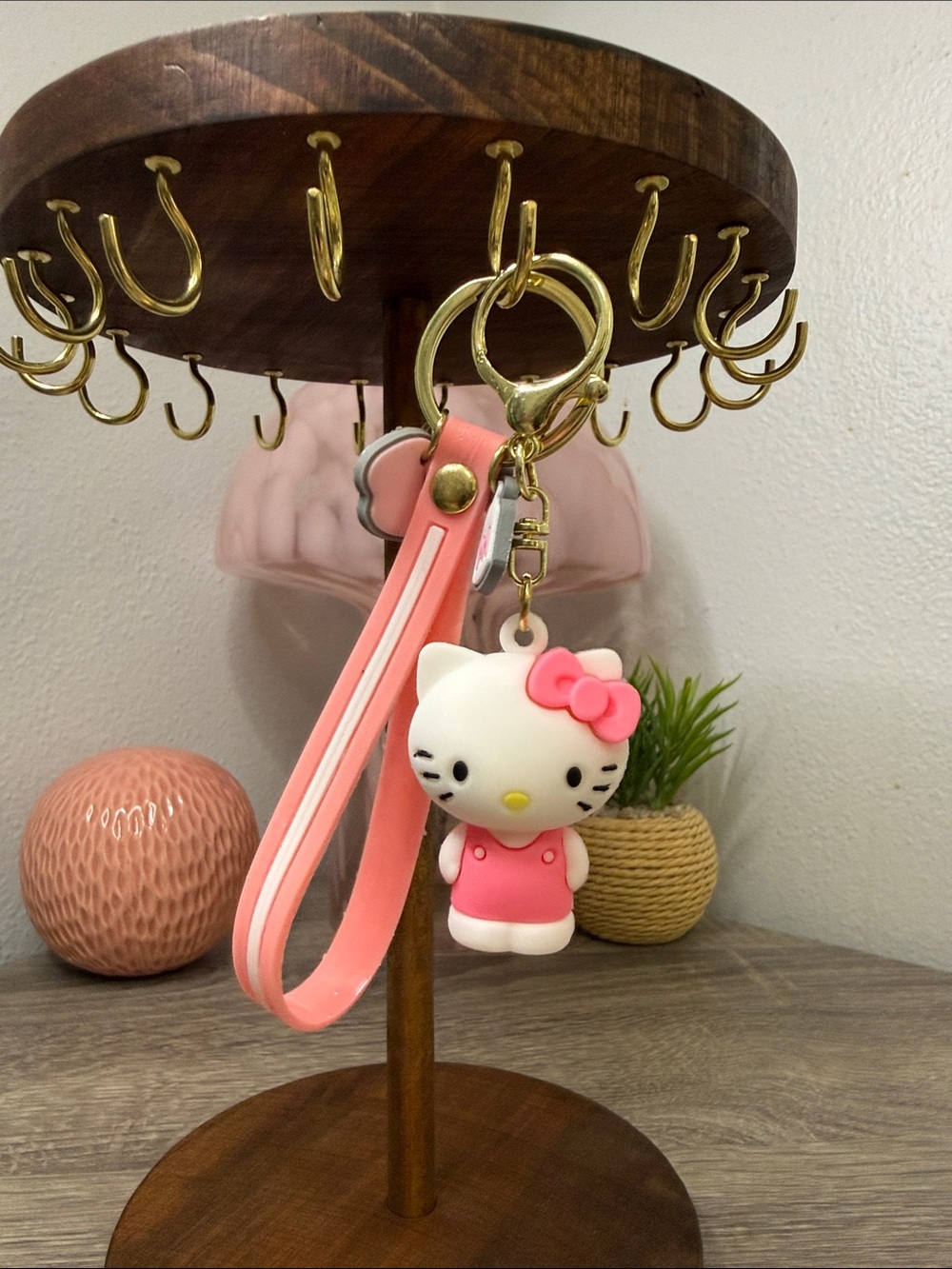 Hello Kitty Keychain - Picture 2 of 4